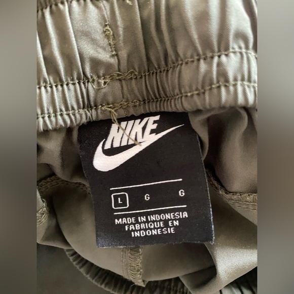 NIKE Boys pants. Fits like XS high waisted for women’s. Green jogger - Picture 8 of 9
